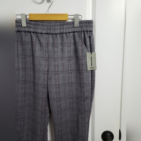 ONE BY CHAPTER ONE Grey Plaid Joggers Pants - Picture 4 of 8